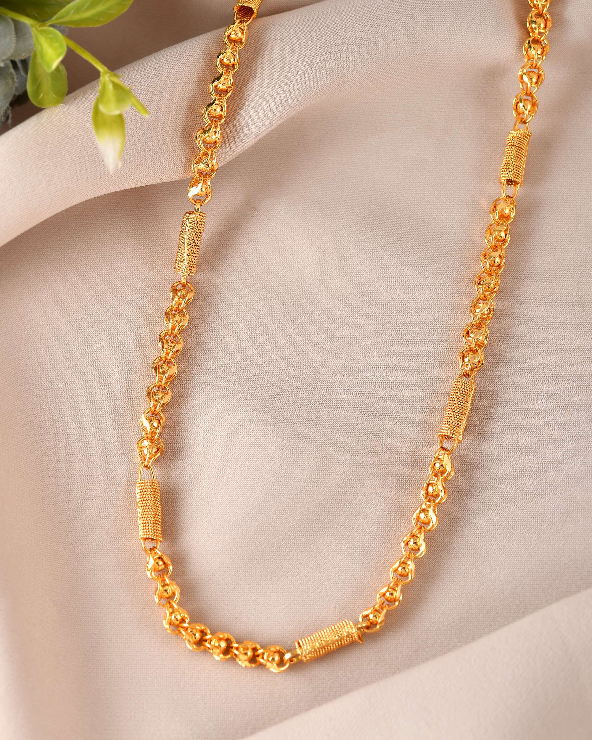 VOJ Men Pipe Shaped Gold Polished Chain