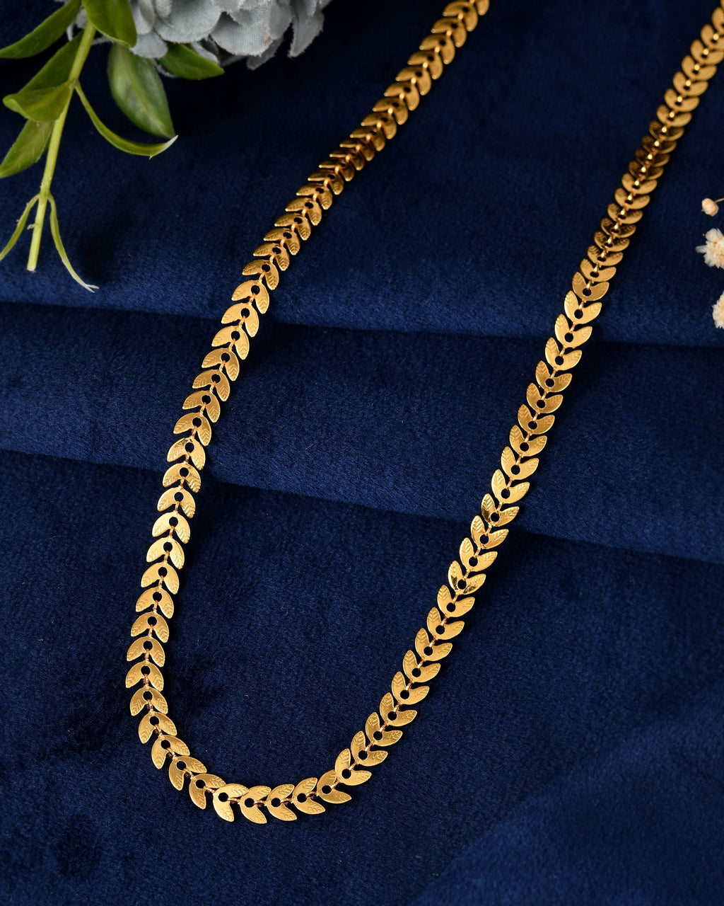VOJ Gold Polished Filled Leaf Shaped Chain For Women