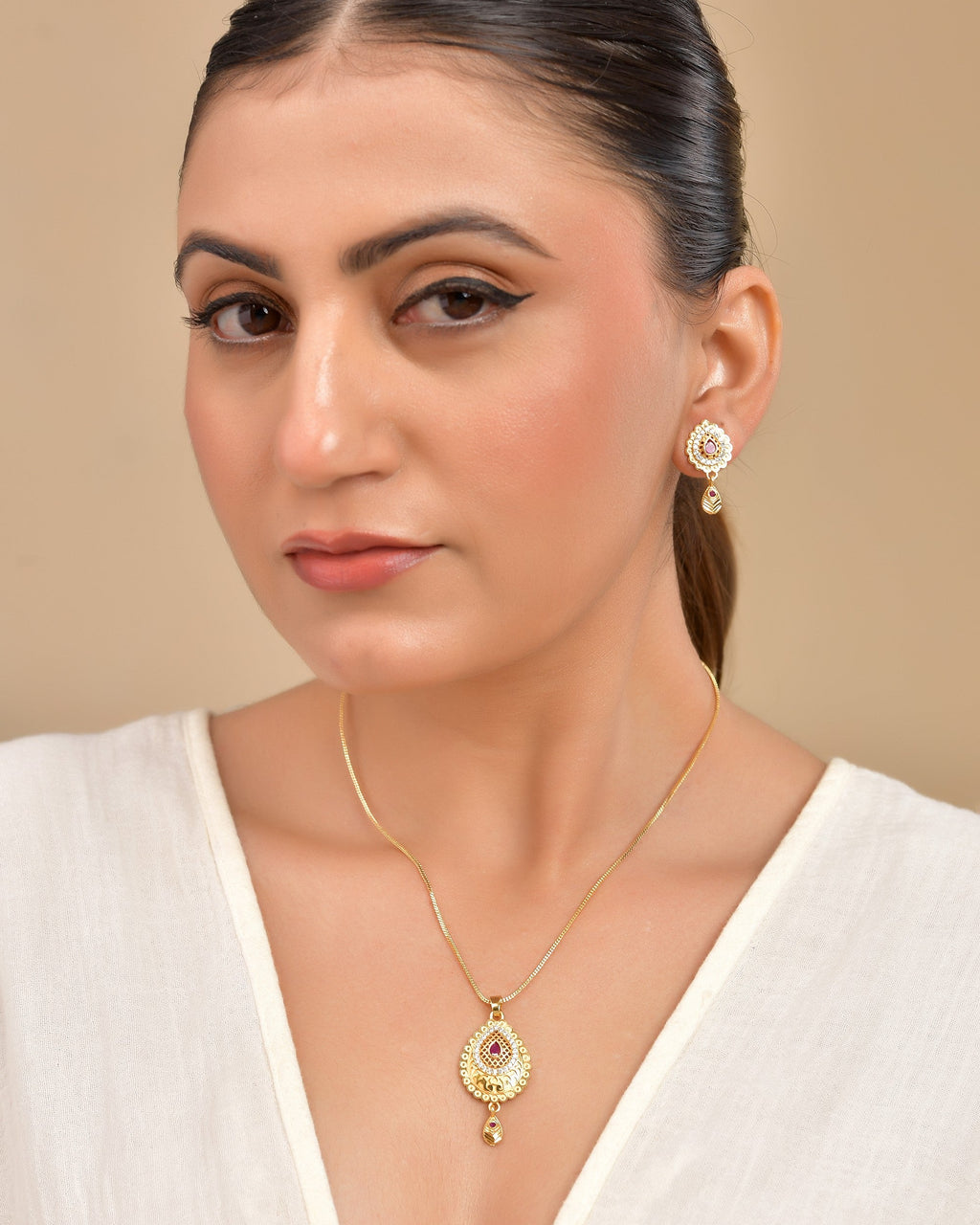 VOJ Gold Polished Teardrop Shaped Pendant With Chain Set