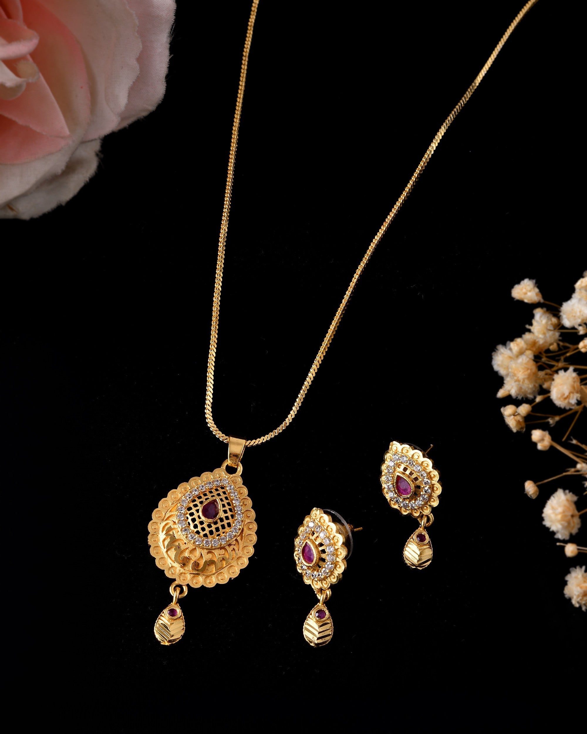 VOJ Gold Polished Teardrop Shaped Pendant With Chain Set
