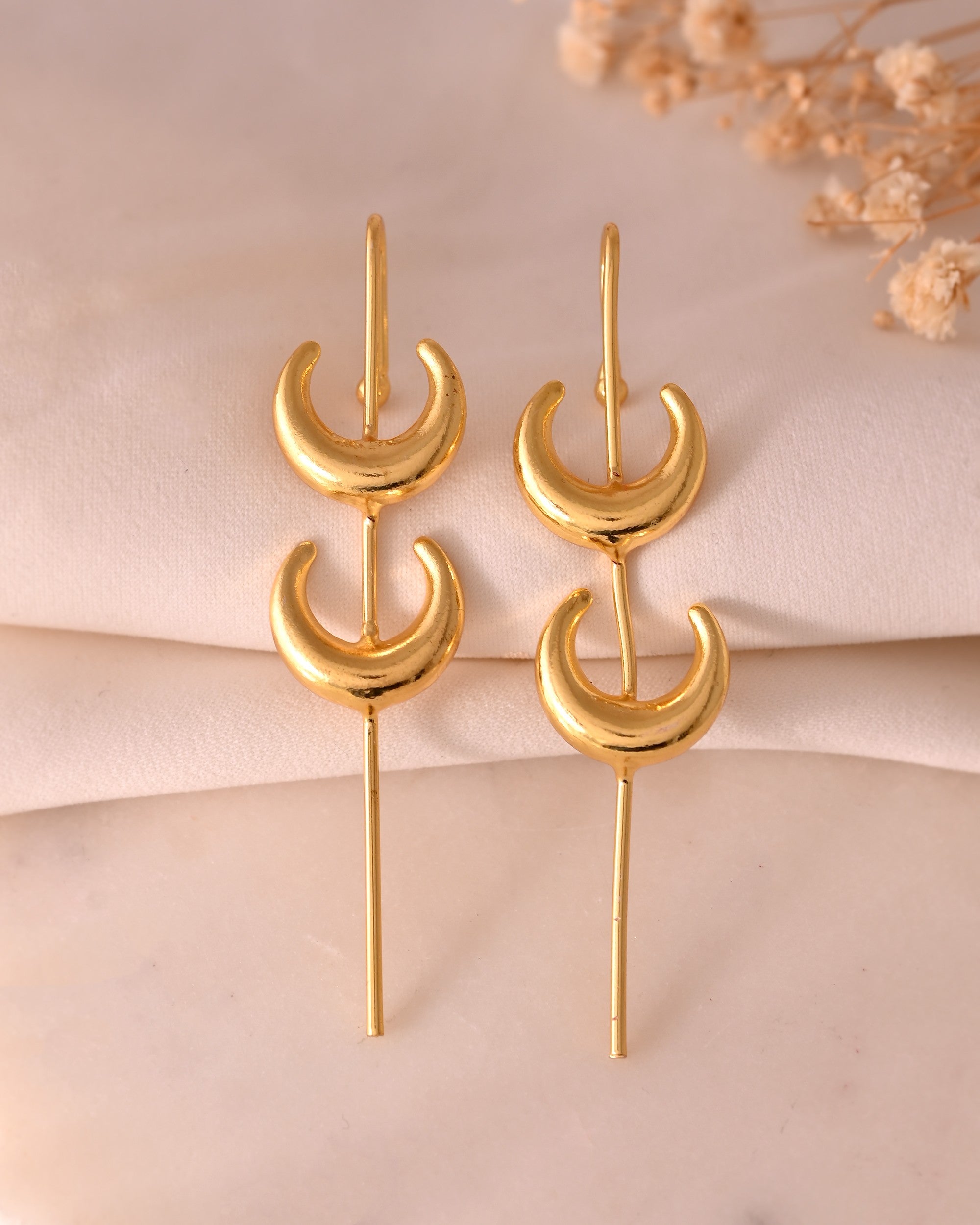 VOJ Gold Polished Moon Shaped Anti Tarnish Ear Cuff