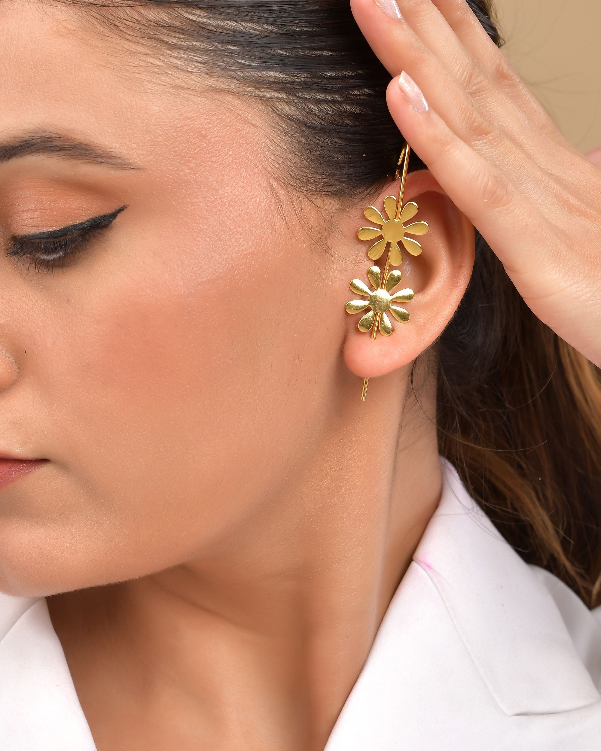 VOJ Gold Polished Floral Shaped Anti Tarnished Ear Cuff