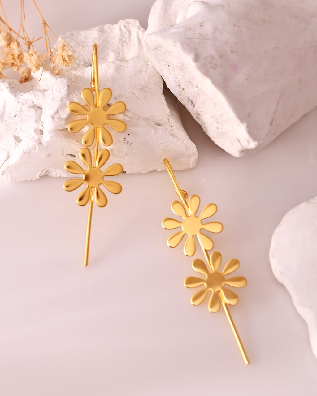 VOJ Gold Polished Floral Shaped Anti Tarnished Ear Cuff