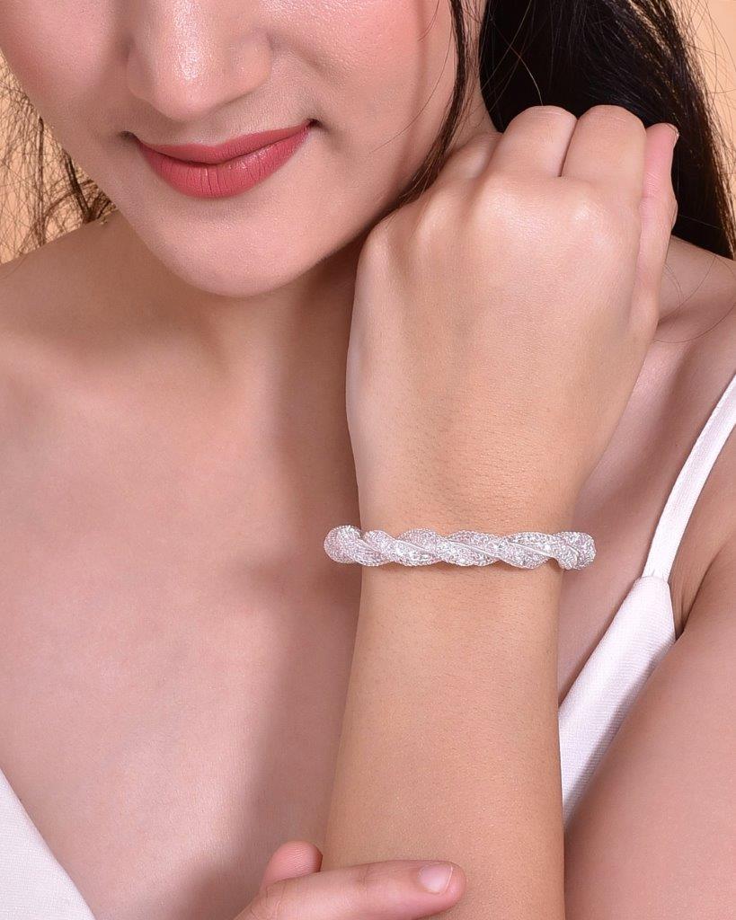VOJ Silver Plated White Kada Beads Kada Bracelet