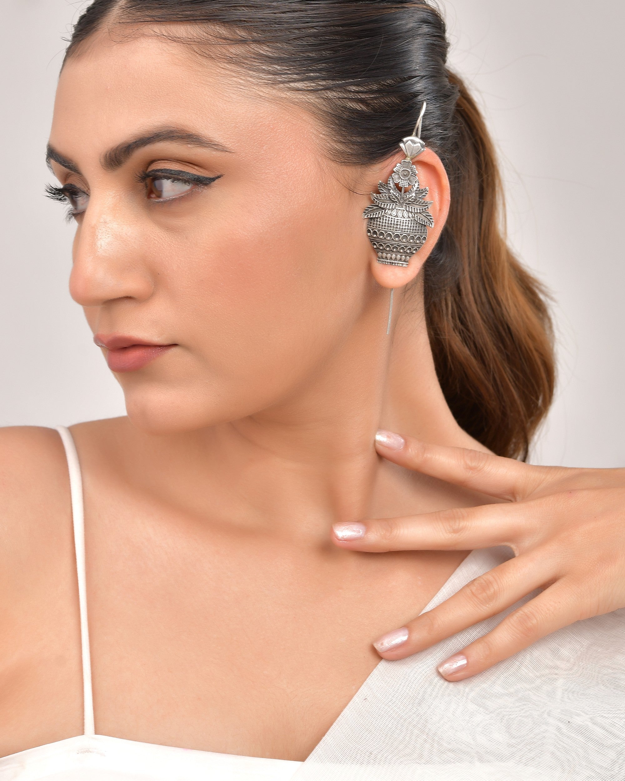 VOJ Silver Toned Designer Floral Shaped Ear Cuff
