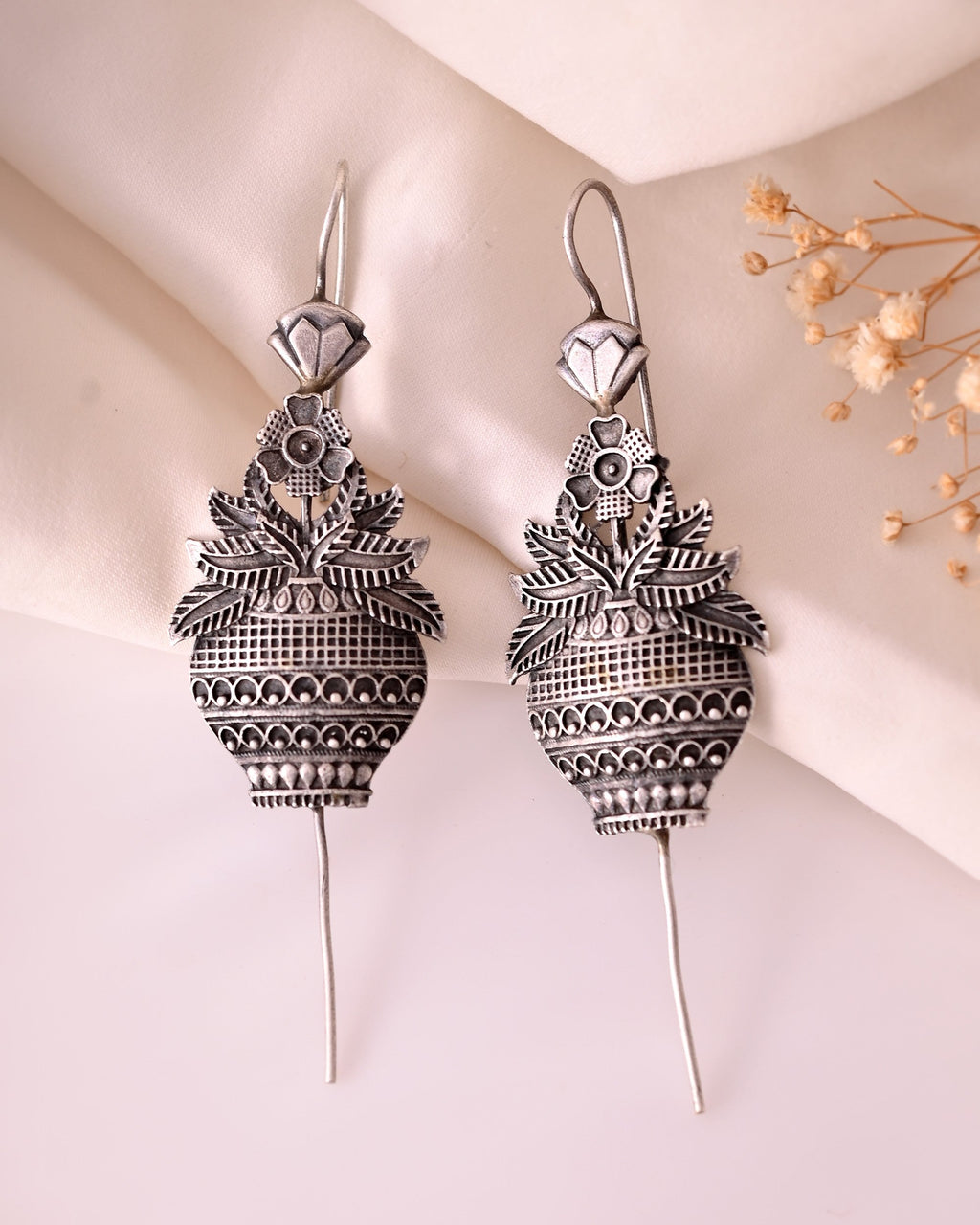 VOJ Silver Toned Designer Floral Shaped Ear Cuff