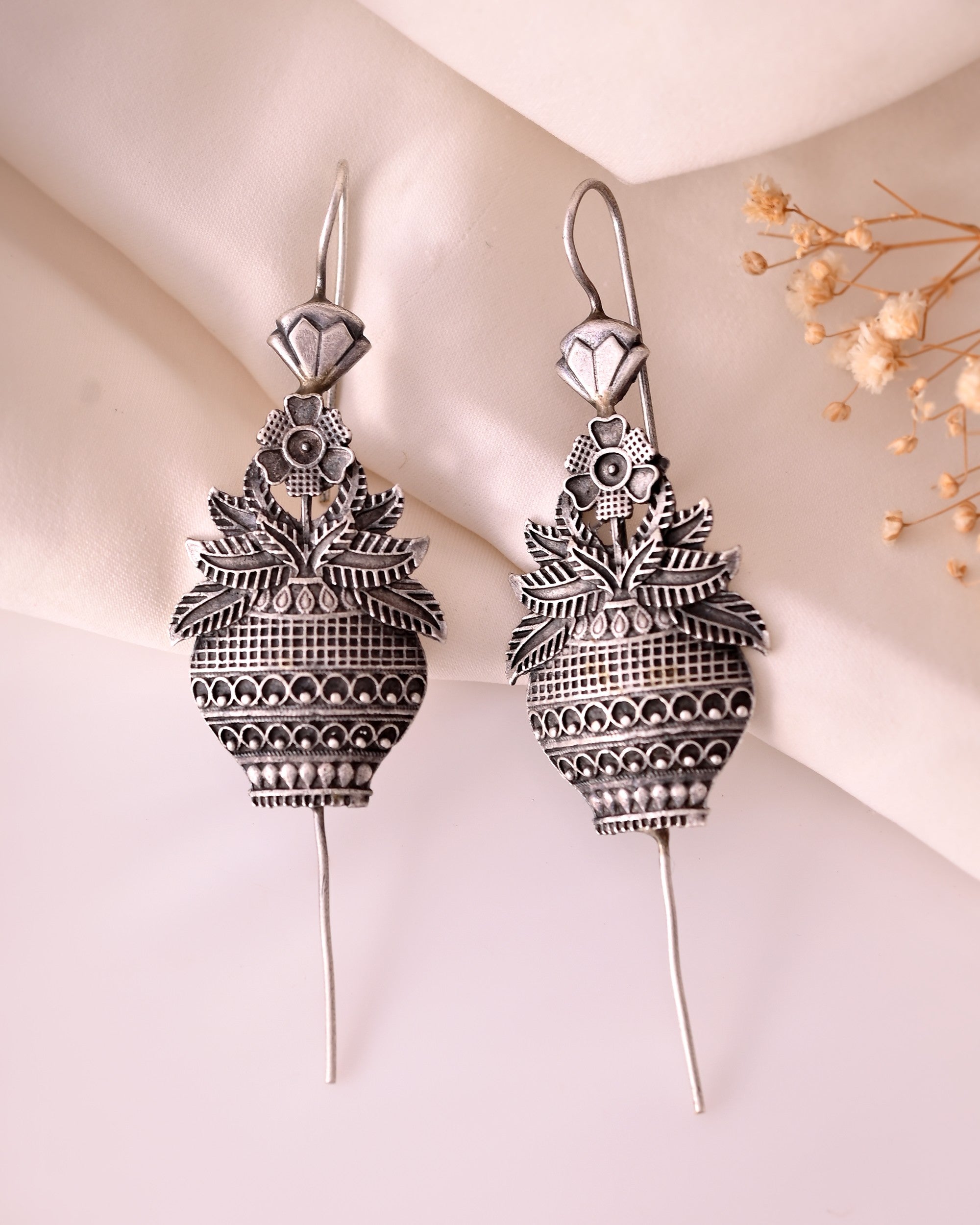 VOJ Silver Toned Designer Floral Shaped Ear Cuff