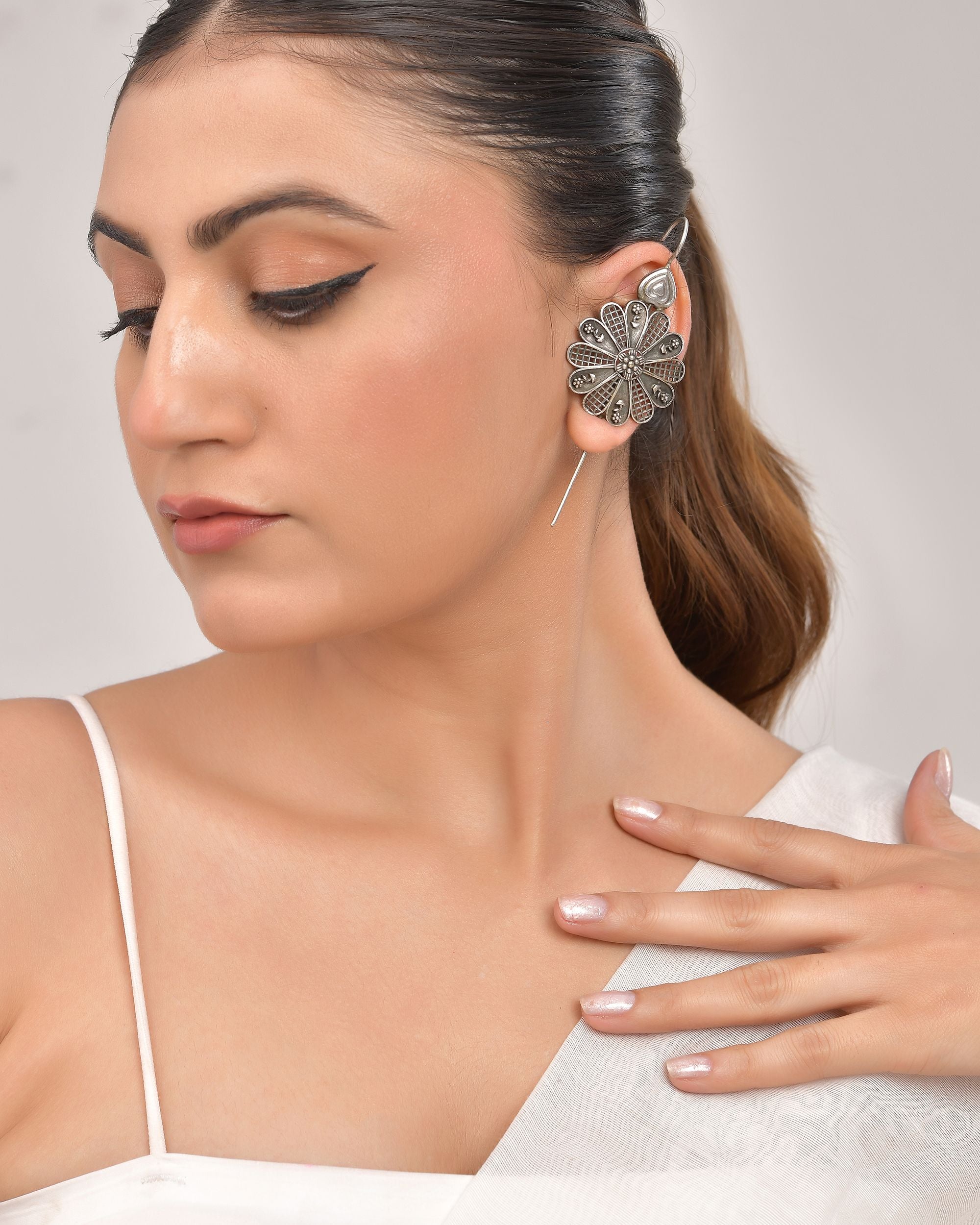 VOJ Silver Plated Flower Shaped Elegant Ear Cuff