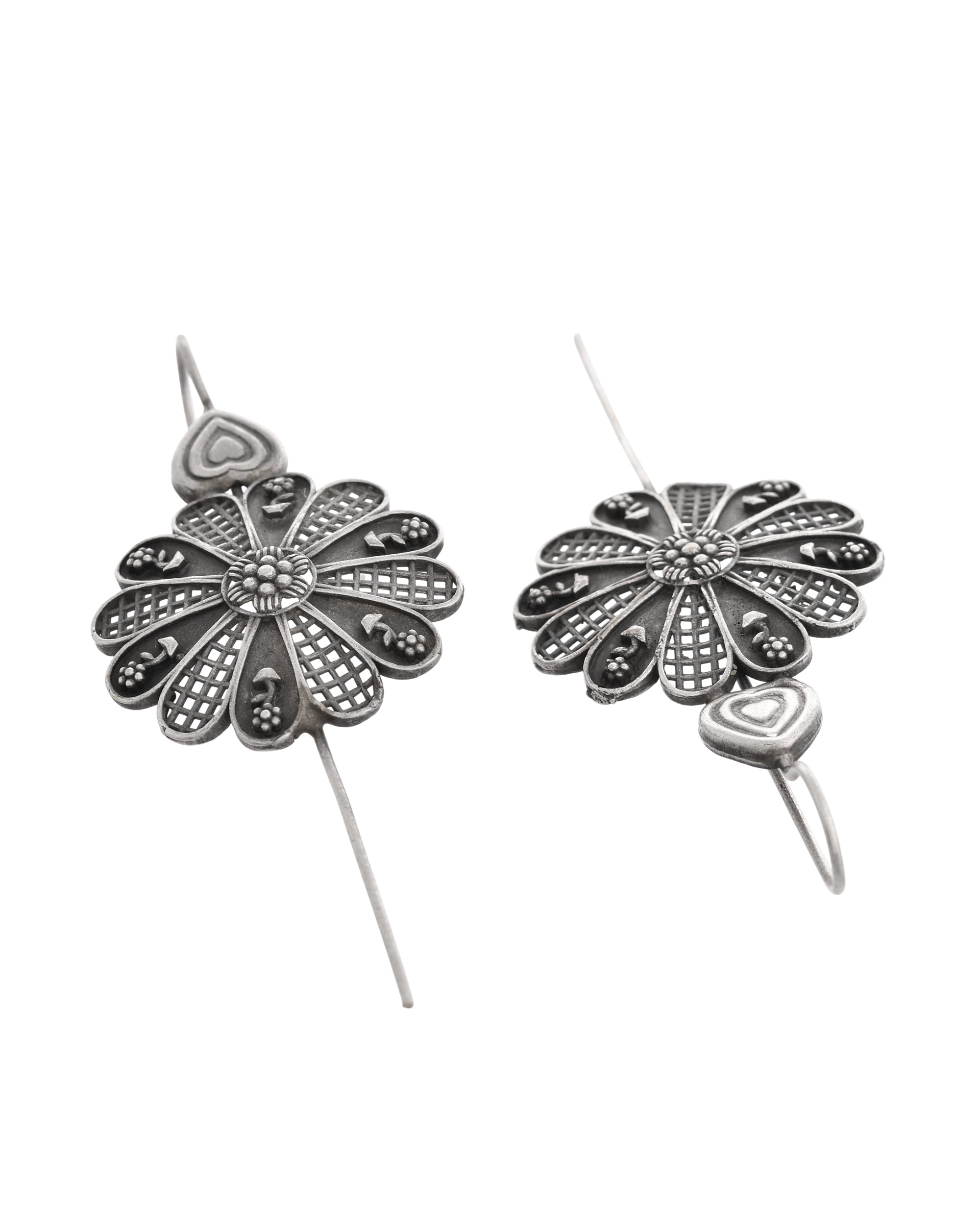 VOJ Silver Plated Flower Shaped Elegant Ear Cuff