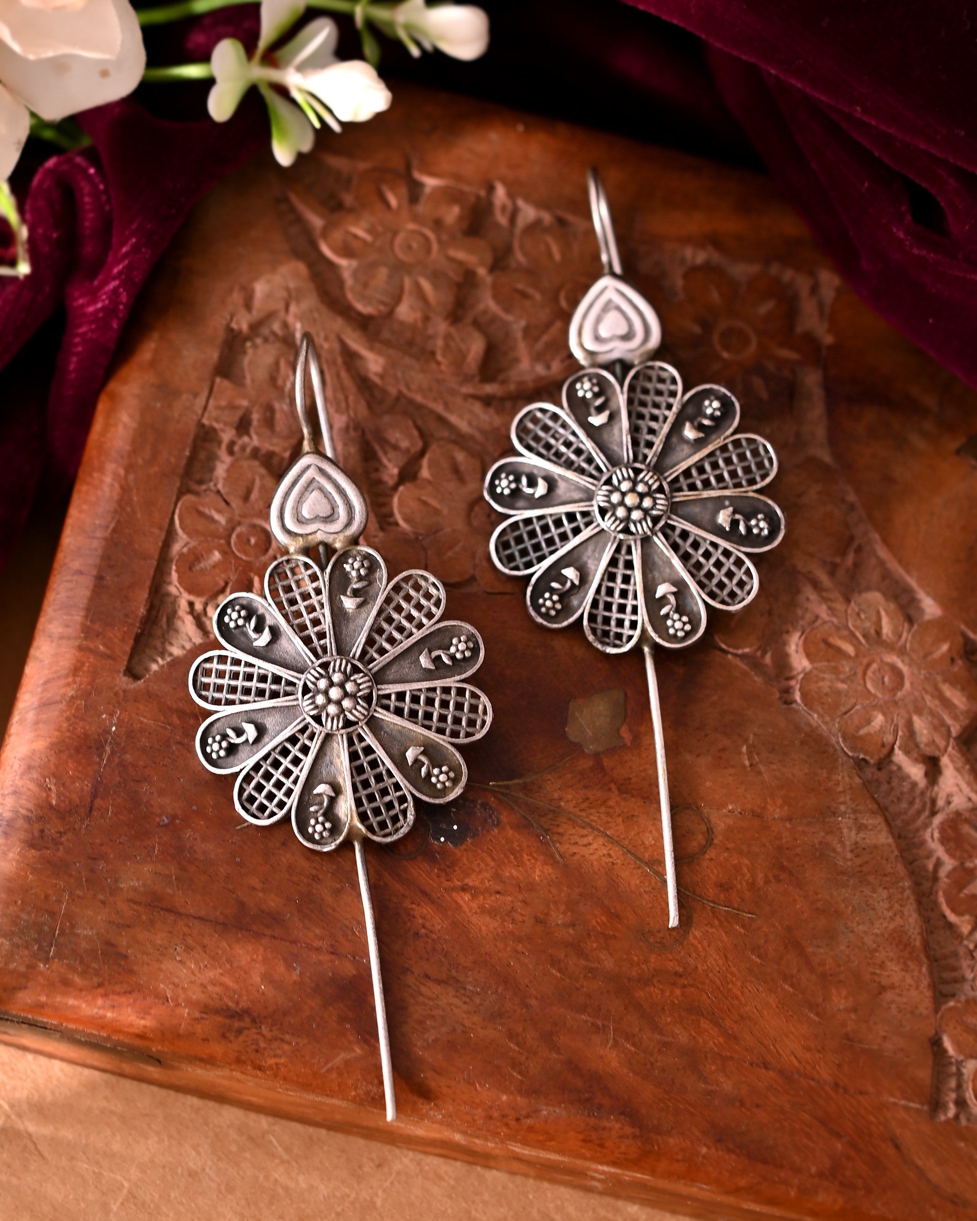 VOJ Silver Plated Flower Shaped Elegant Ear Cuff