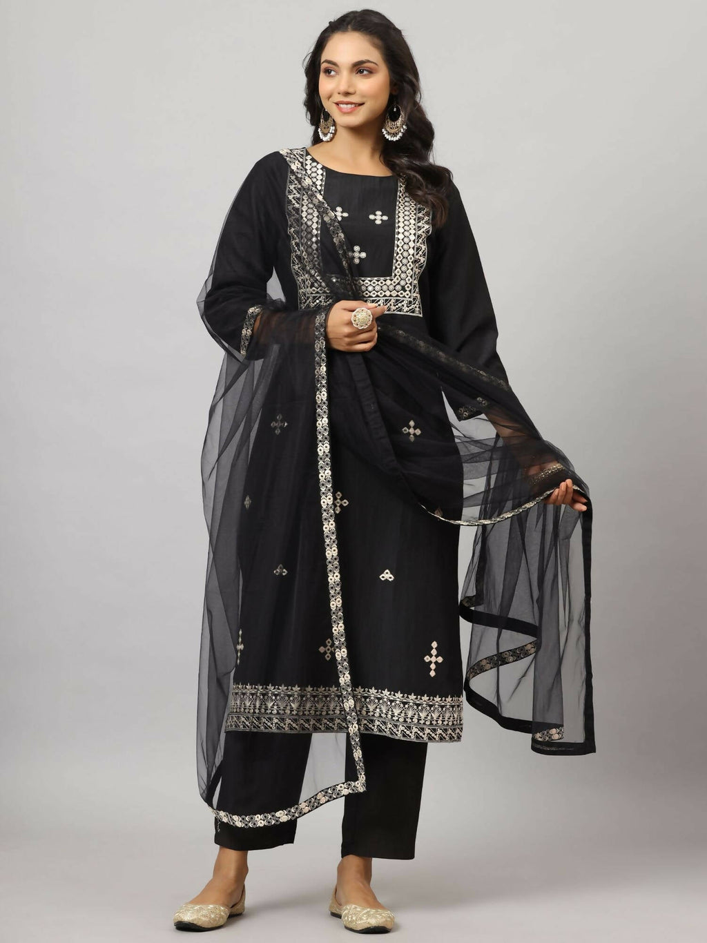 Juniper Women's Black Chinnon Solid Embroidered Kurta Set