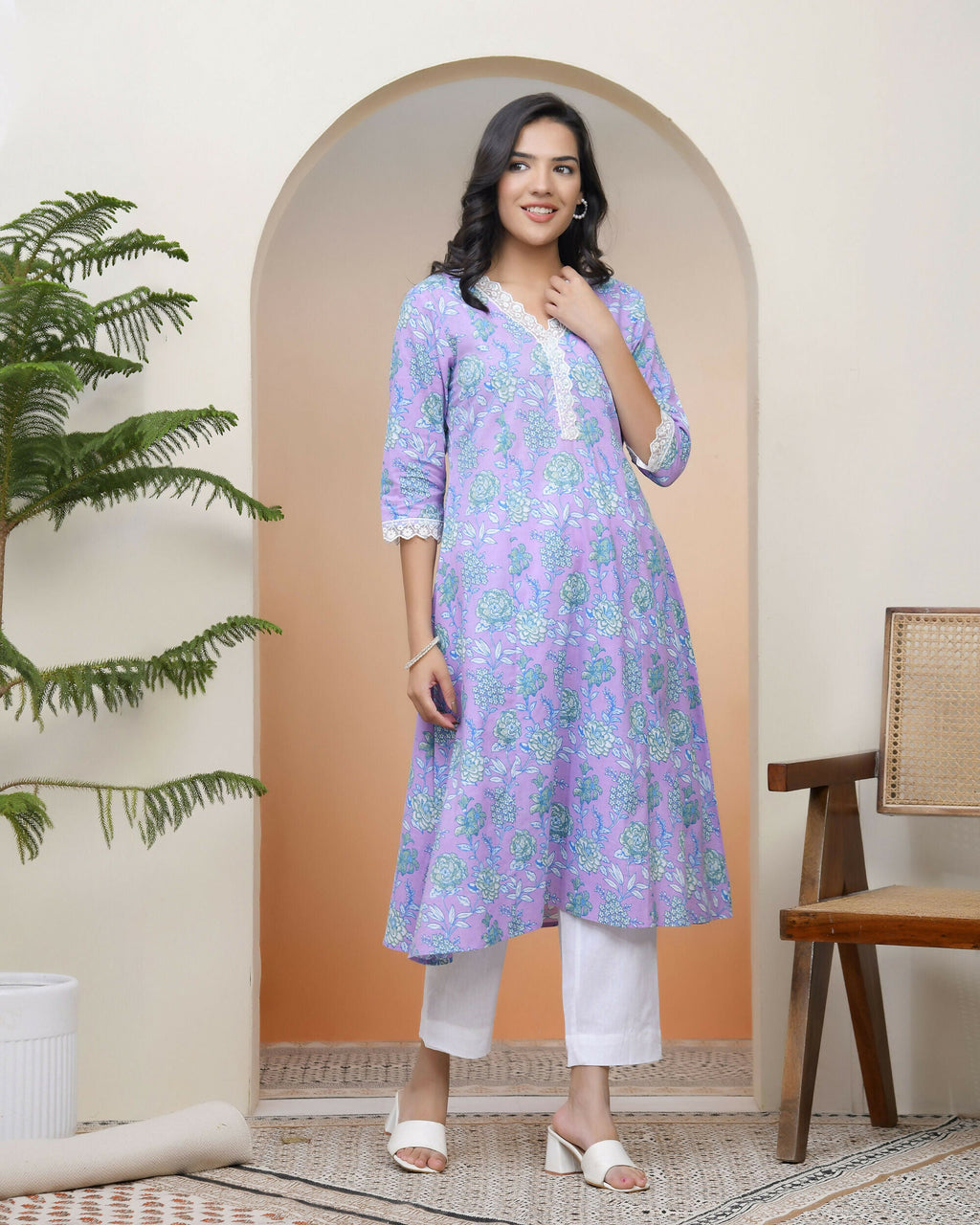 Vaasva Women Lavender Floral Cotton Printed Flare Kurti With Pant