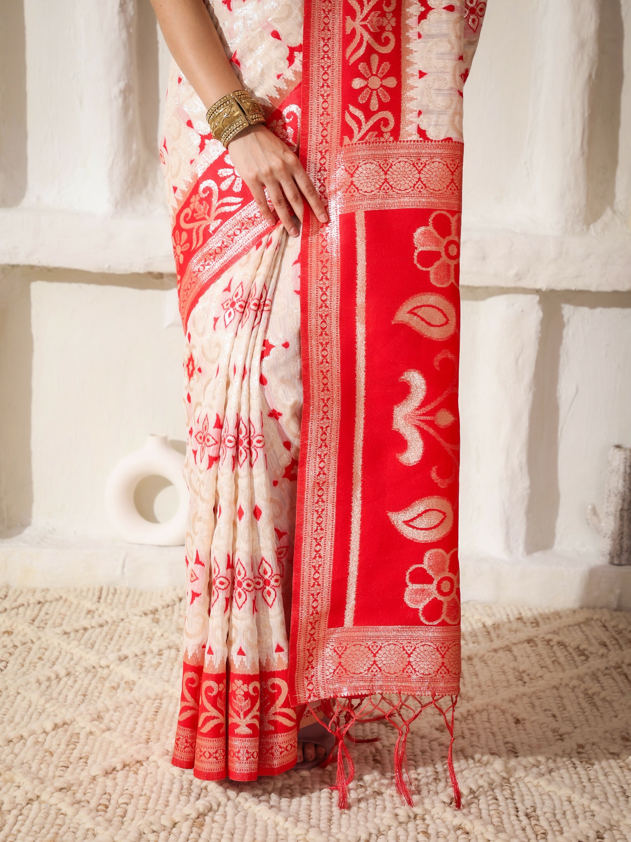 Shree Shyam Fashion Linen Cotton Red & White Saree