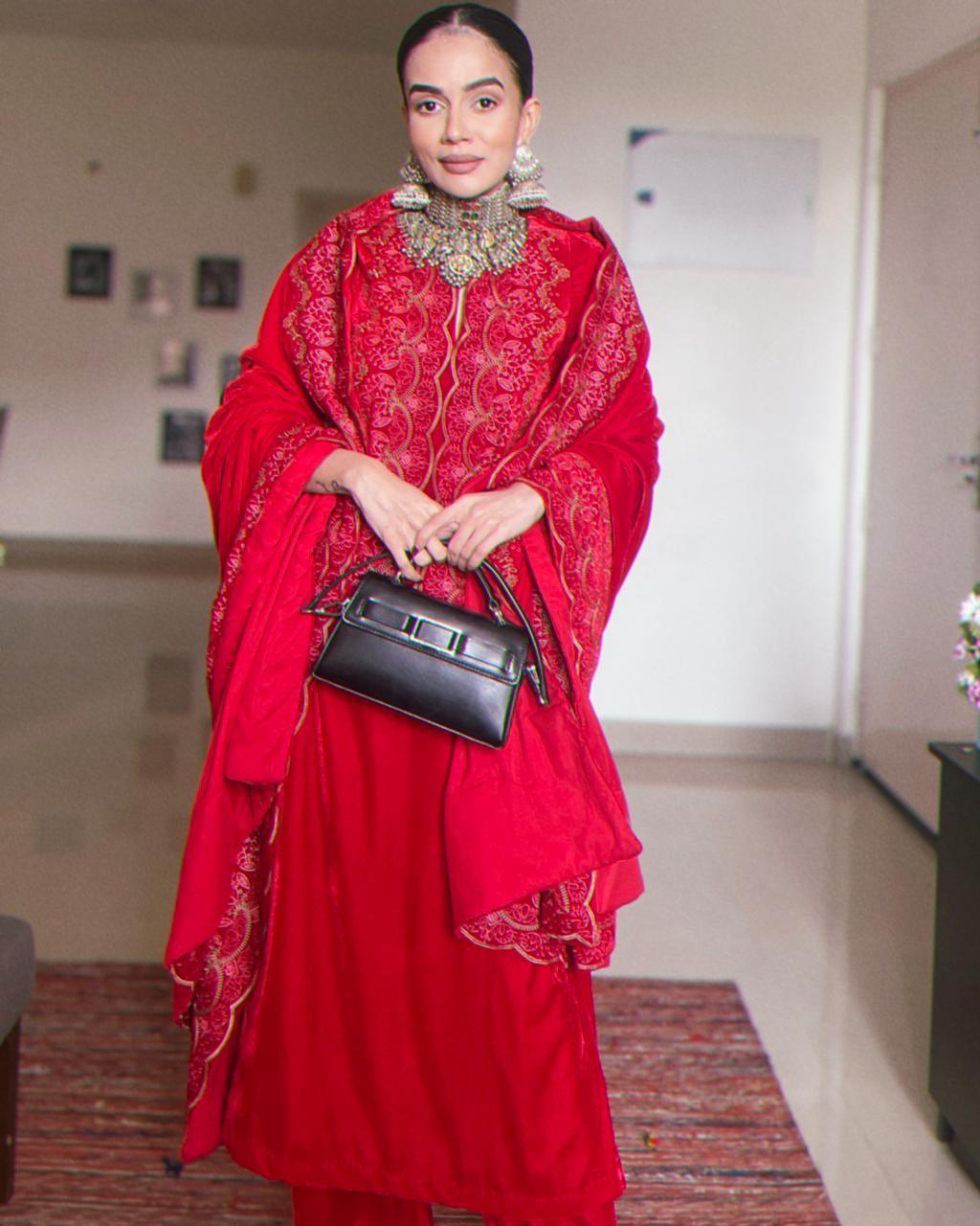 trueBrowns Red Velvet Embroidered Slit Kurta