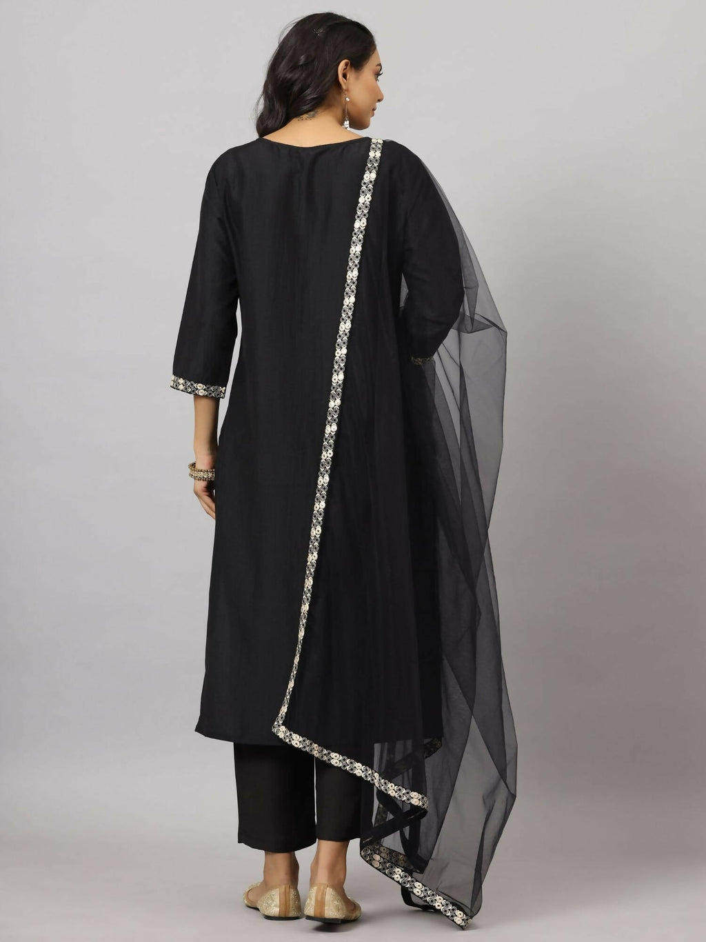 Juniper Women's Black Chinnon Solid Embroidered Kurta Set