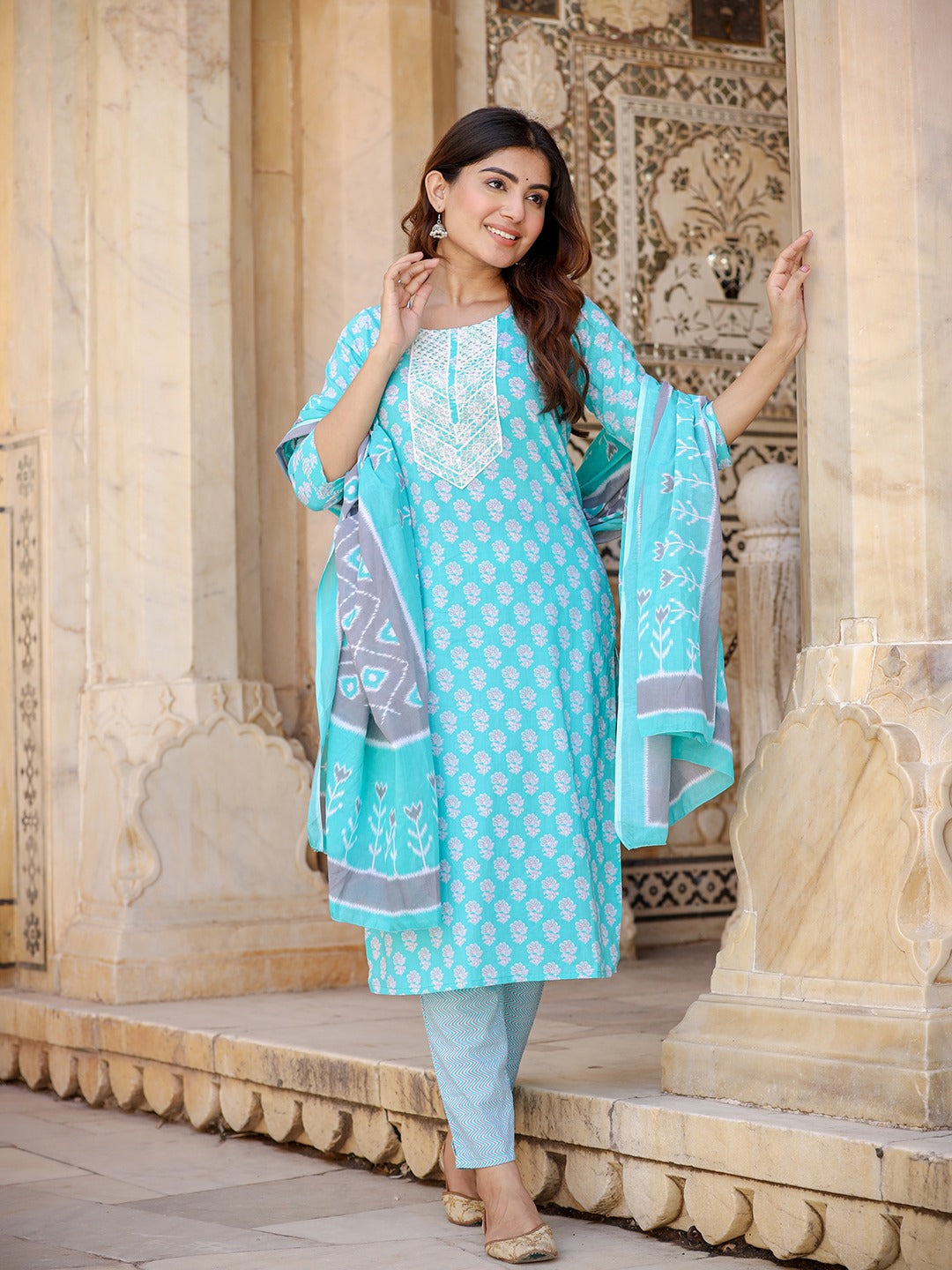 Yufta Women Floral Embroidered Regular Thread Work Kurta with Trousers & Dupatta