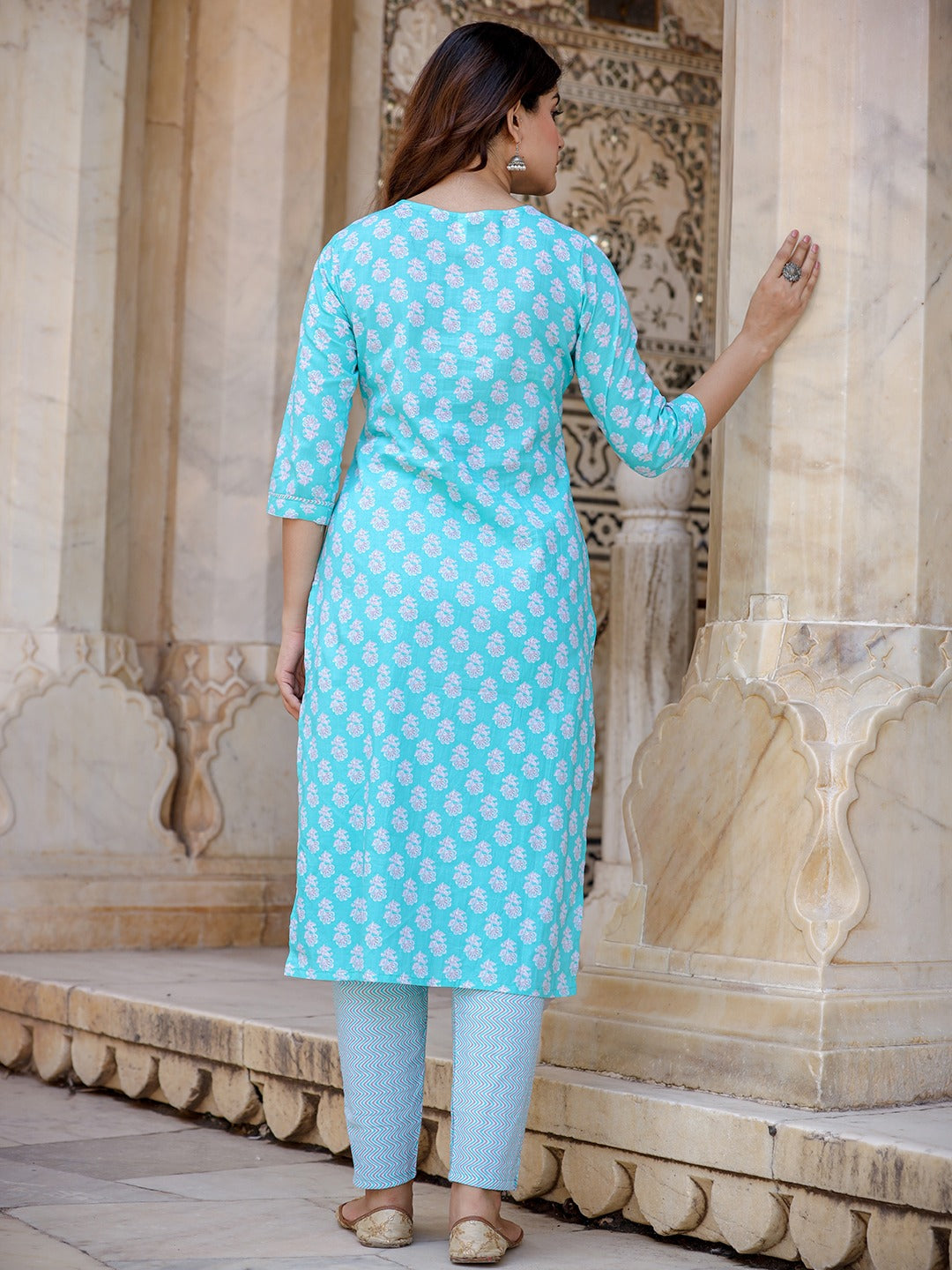 Yufta Women Floral Embroidered Regular Thread Work Kurta with Trousers & Dupatta