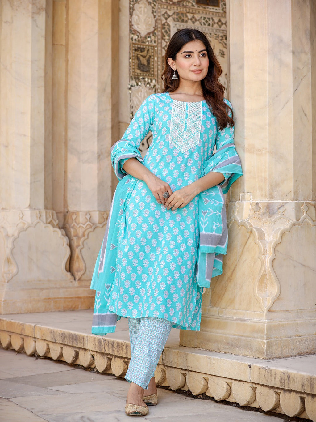 Yufta Women Floral Embroidered Regular Thread Work Kurta with Trousers & Dupatta