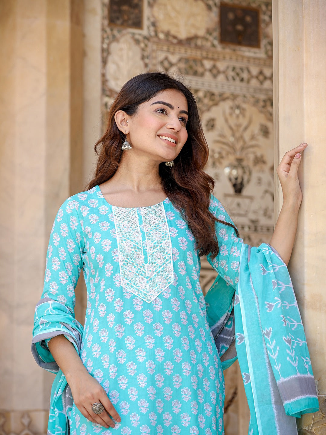 Yufta Women Floral Embroidered Regular Thread Work Kurta with Trousers & Dupatta