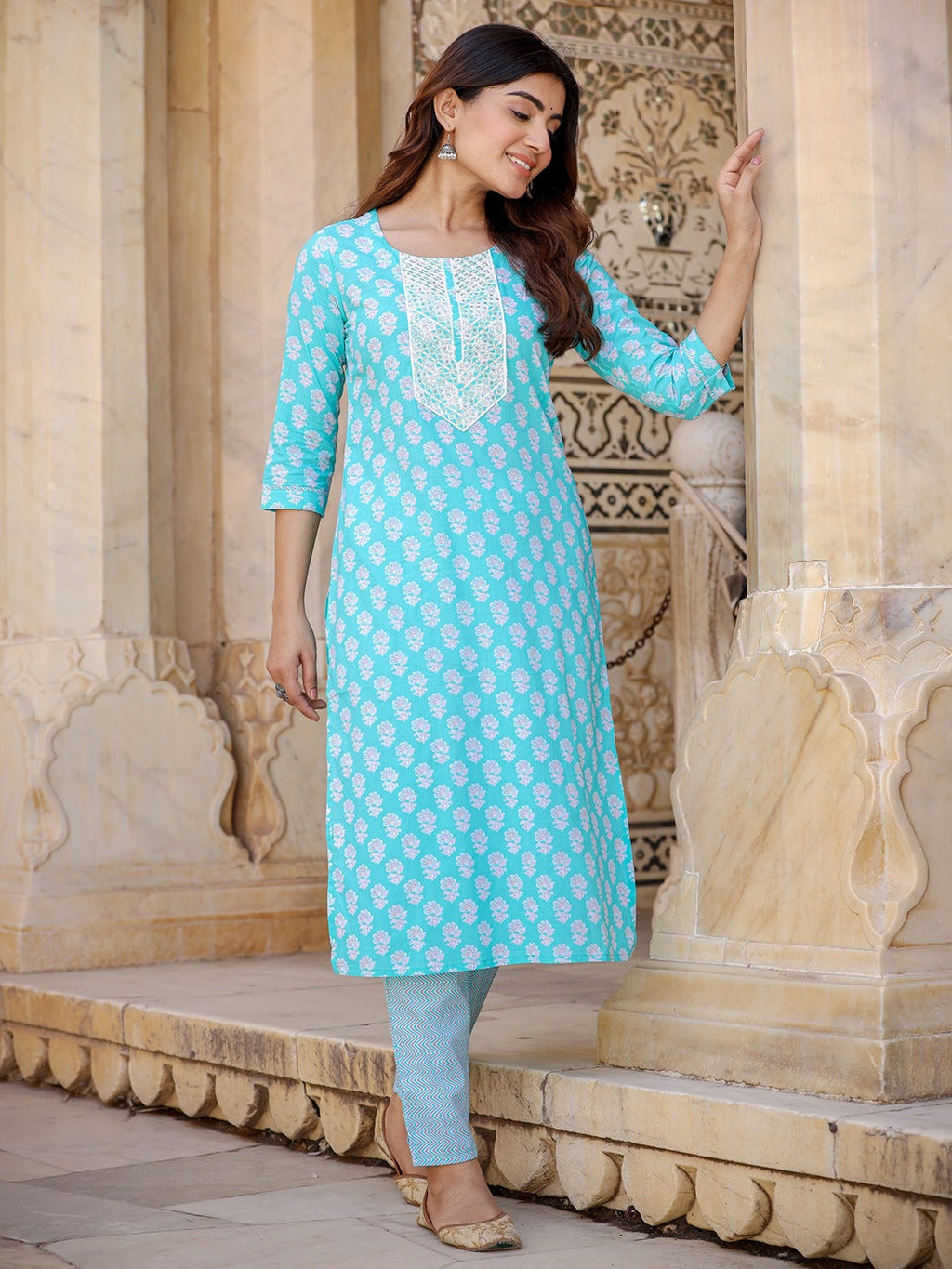 Yufta Women Floral Embroidered Regular Thread Work Kurta with Trousers & Dupatta