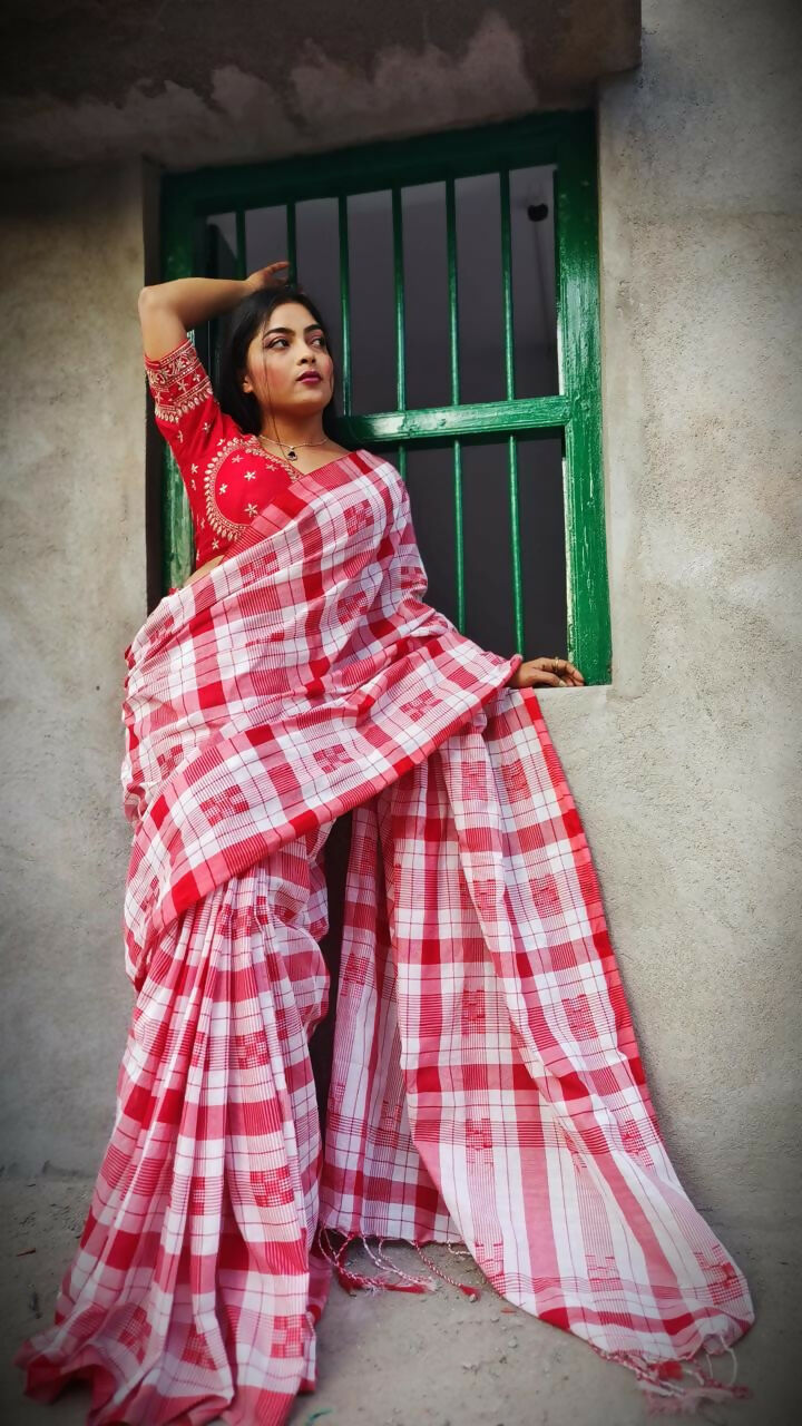 Exclusive Collection Beautiful Check Red Pure Cotton Woven Handloom Saree With Running Blouse Piece