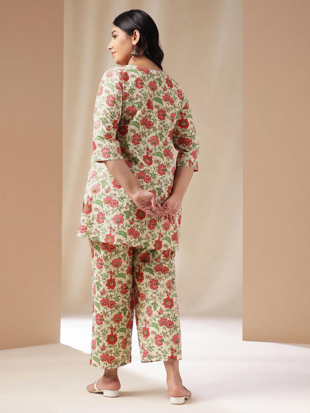 Janasya A-Line Cambric Off White Floral Round Neck Co-Ords