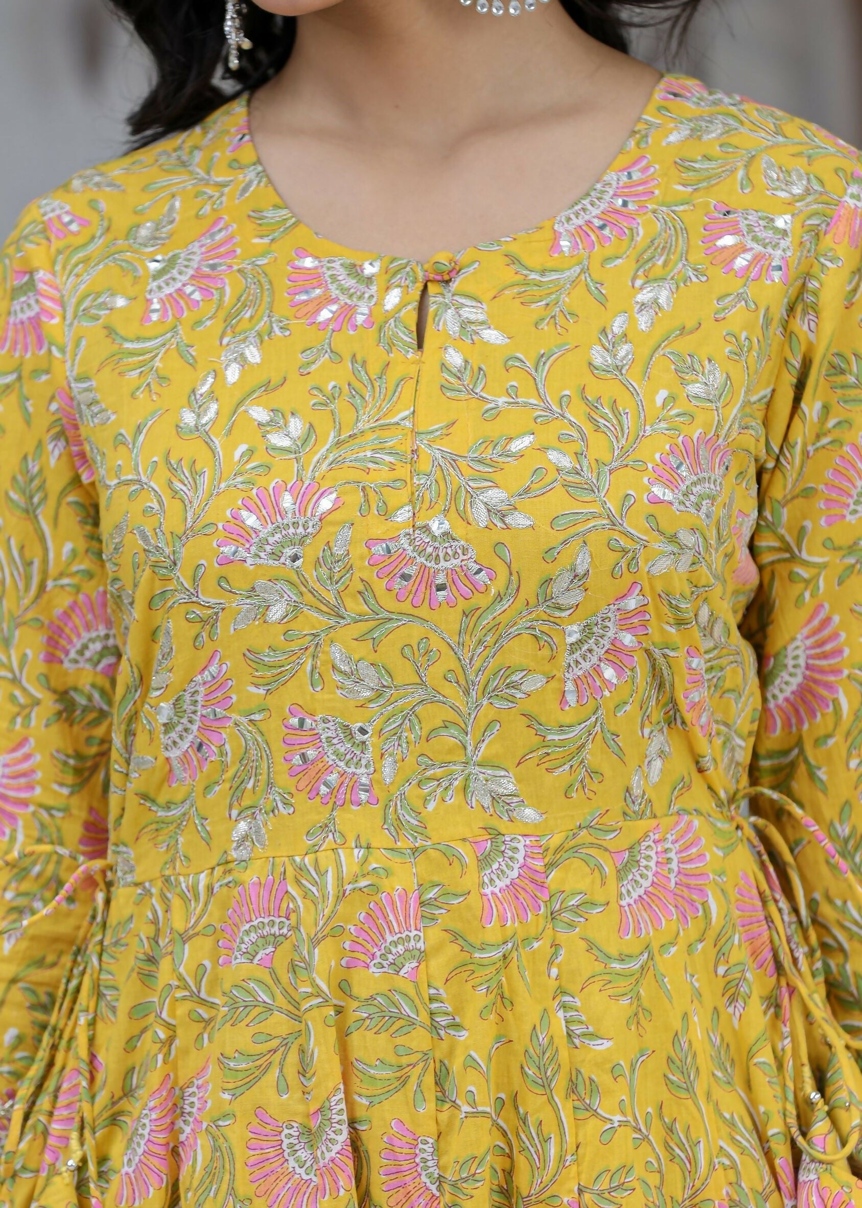 Kaajh Women's Yellow Floral Print Cotton Kurta Pant Set