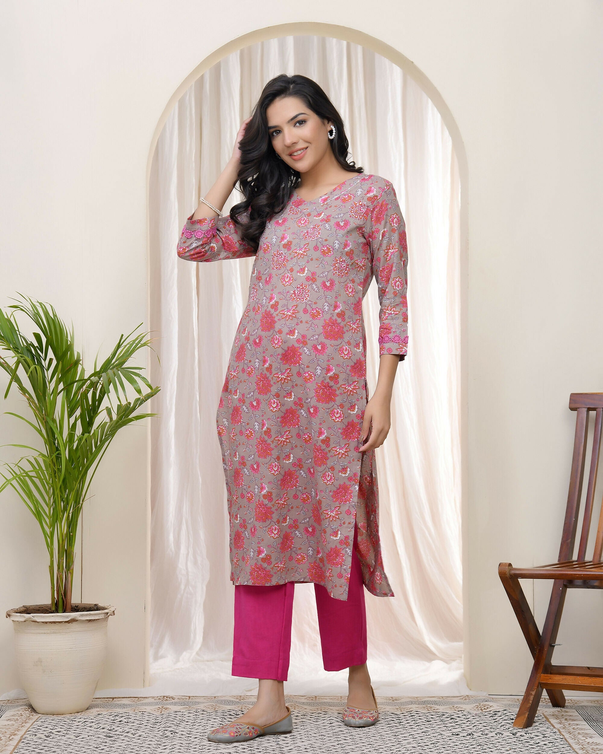 Vaasva Women Charcoal Cotton Printed Straight Kurti With Pant