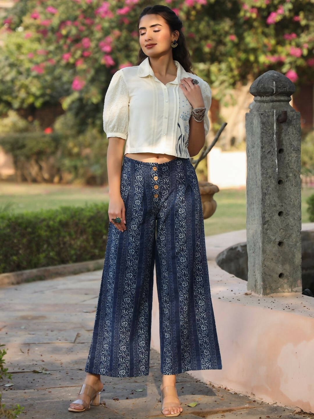 Juniper Women's Off-White-Indigo Straight Clothing Set
