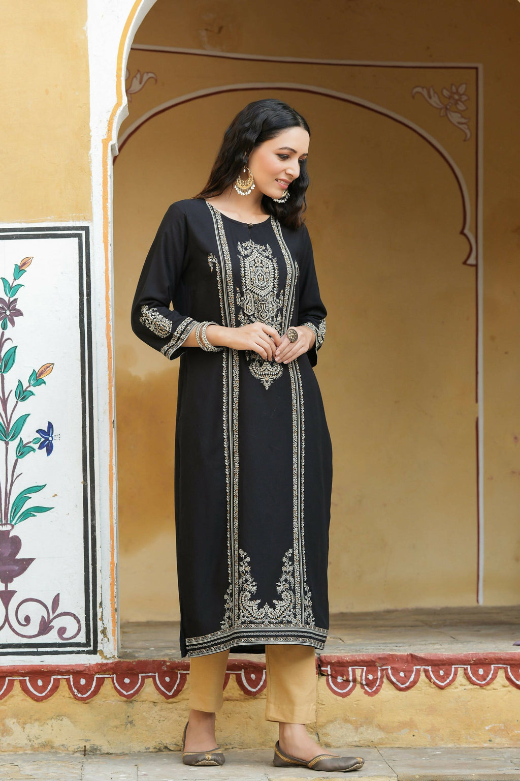 Juniper Women's Black Rayon Printed Straight Kurta