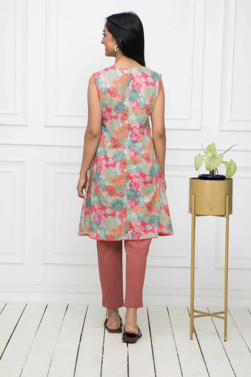 Myshka Women Multi Floral Rayon A-Line V-Neck Kurtis