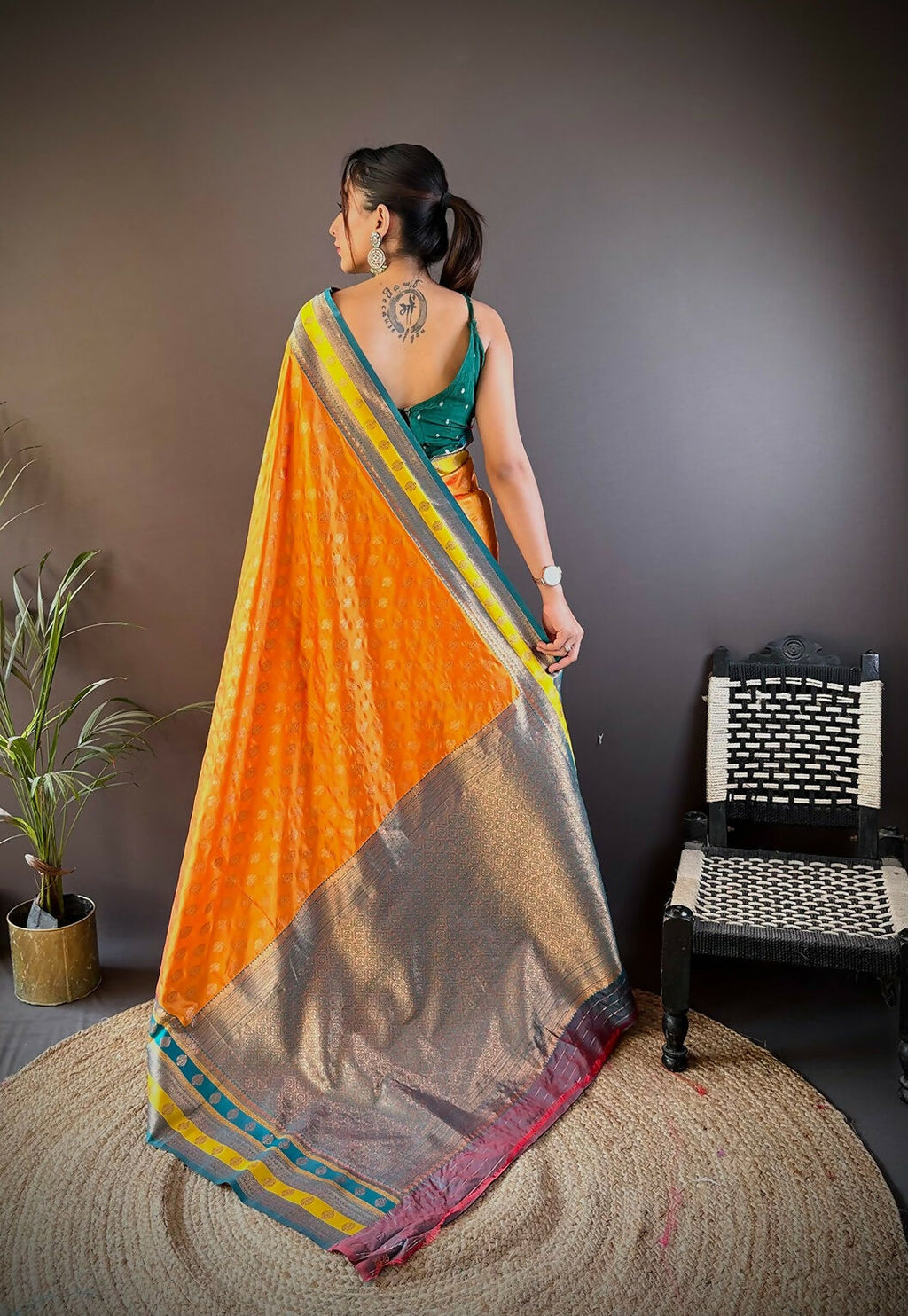 Joban Fashion Green Butti Banarasi Silk Sarees