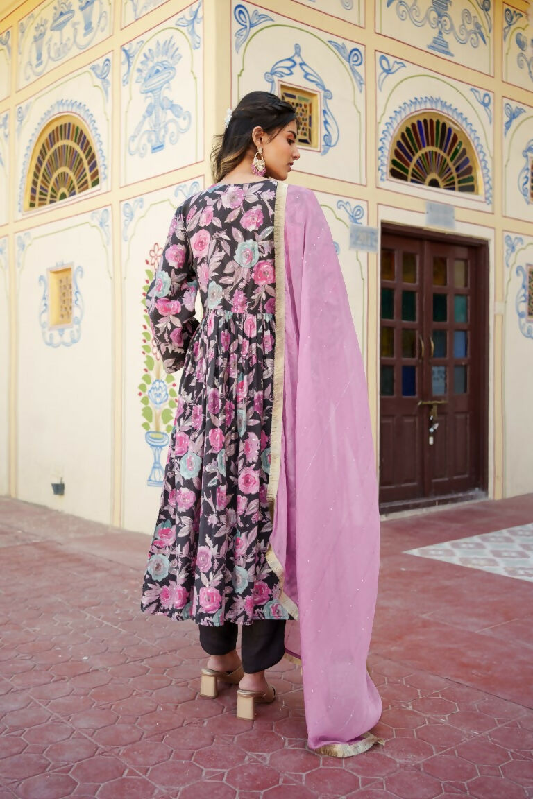 Vaasva Women Rani Muslin Embroidered Kurta, Pant & Dupatta Set