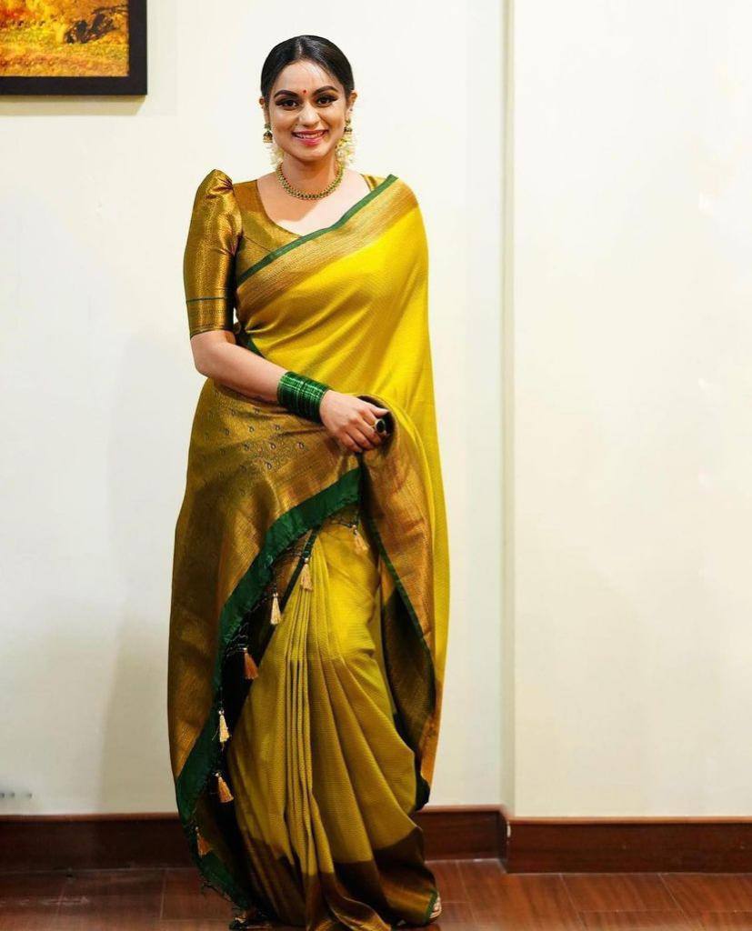 Vamika Weaving Banarasi Jacquard Yellow Kanjivaram Saree