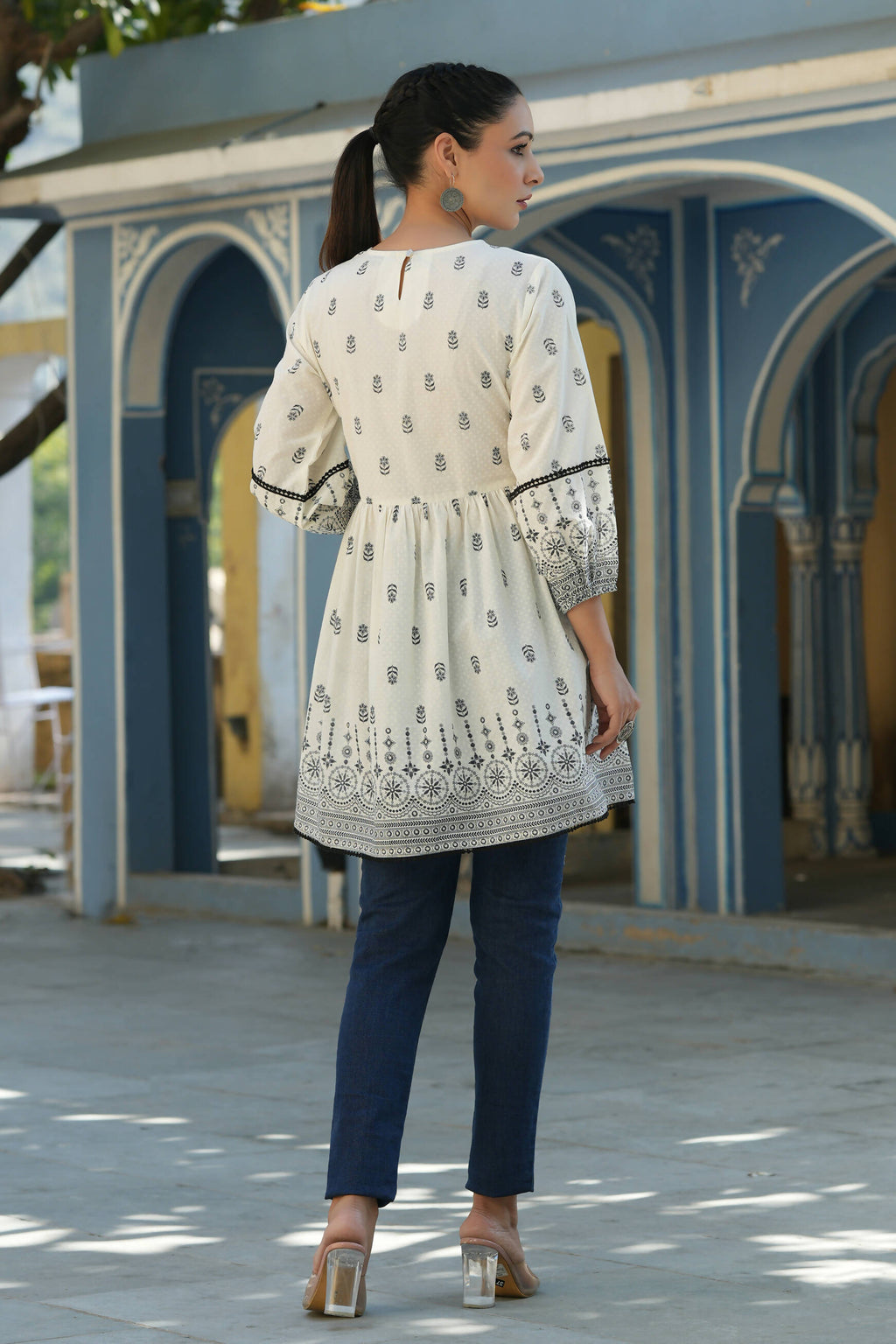 Juniper Women's White & Black Cambric Floral Printed Tunic