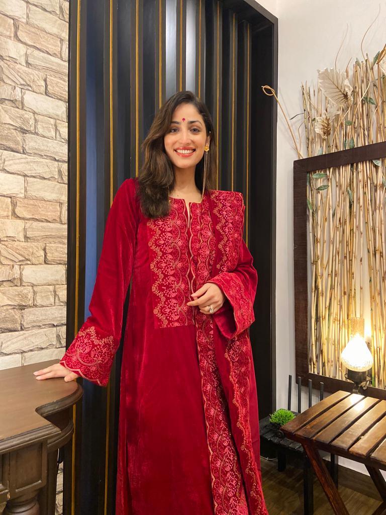 trueBrowns Red Velvet Embroidered Slit Kurta