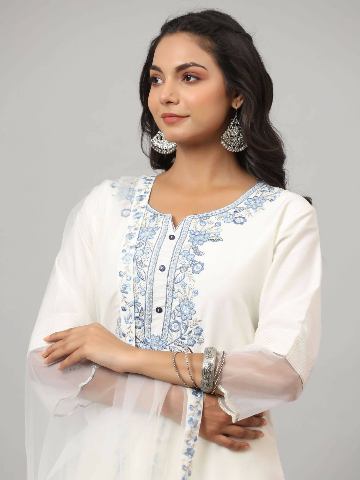Juniper Women's White Chinnon Solid Embroidered Kurta Set