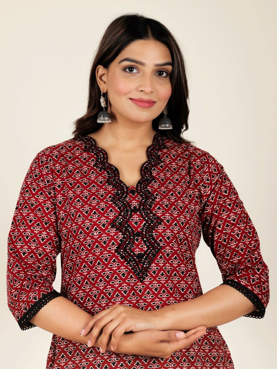 Aramya Straight Soft Cotton Geometric Print Women's Kurta - Red