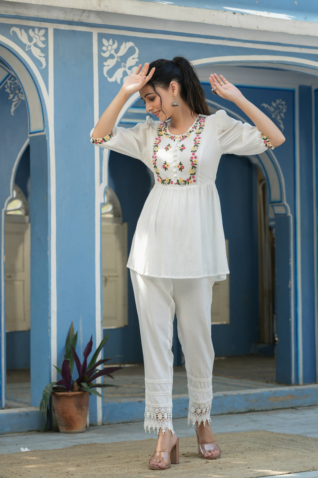 Juniper Women's White Cotton Crepe Floral Embroidered Tunic