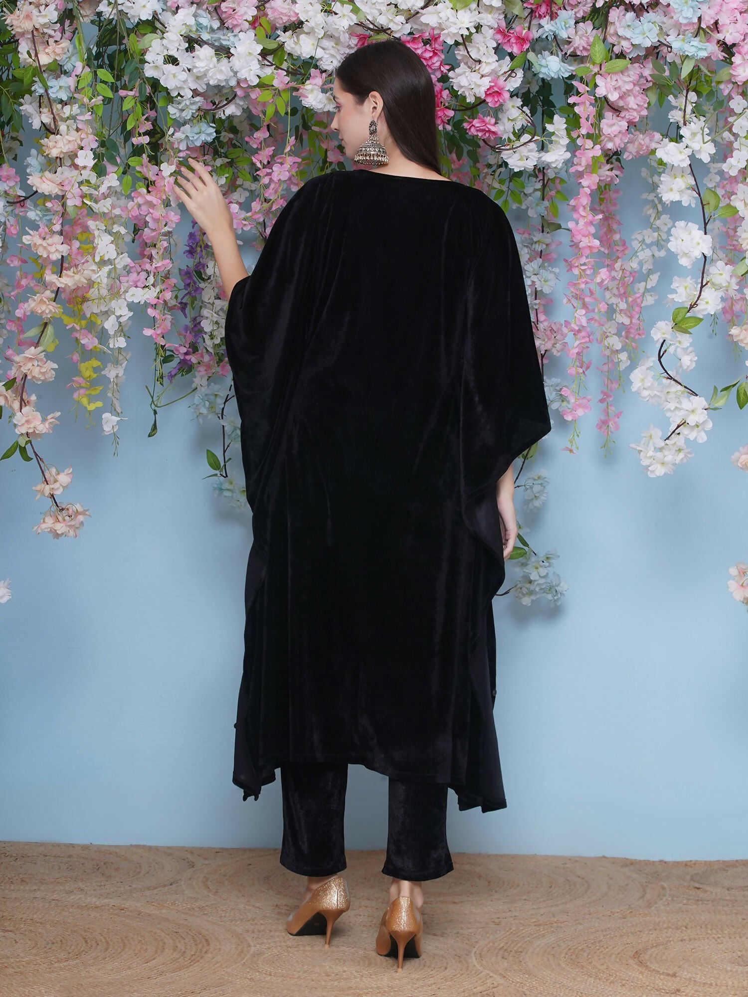 Joban Fashion Black Hand Embellished Kaftaan with ineer and Pant