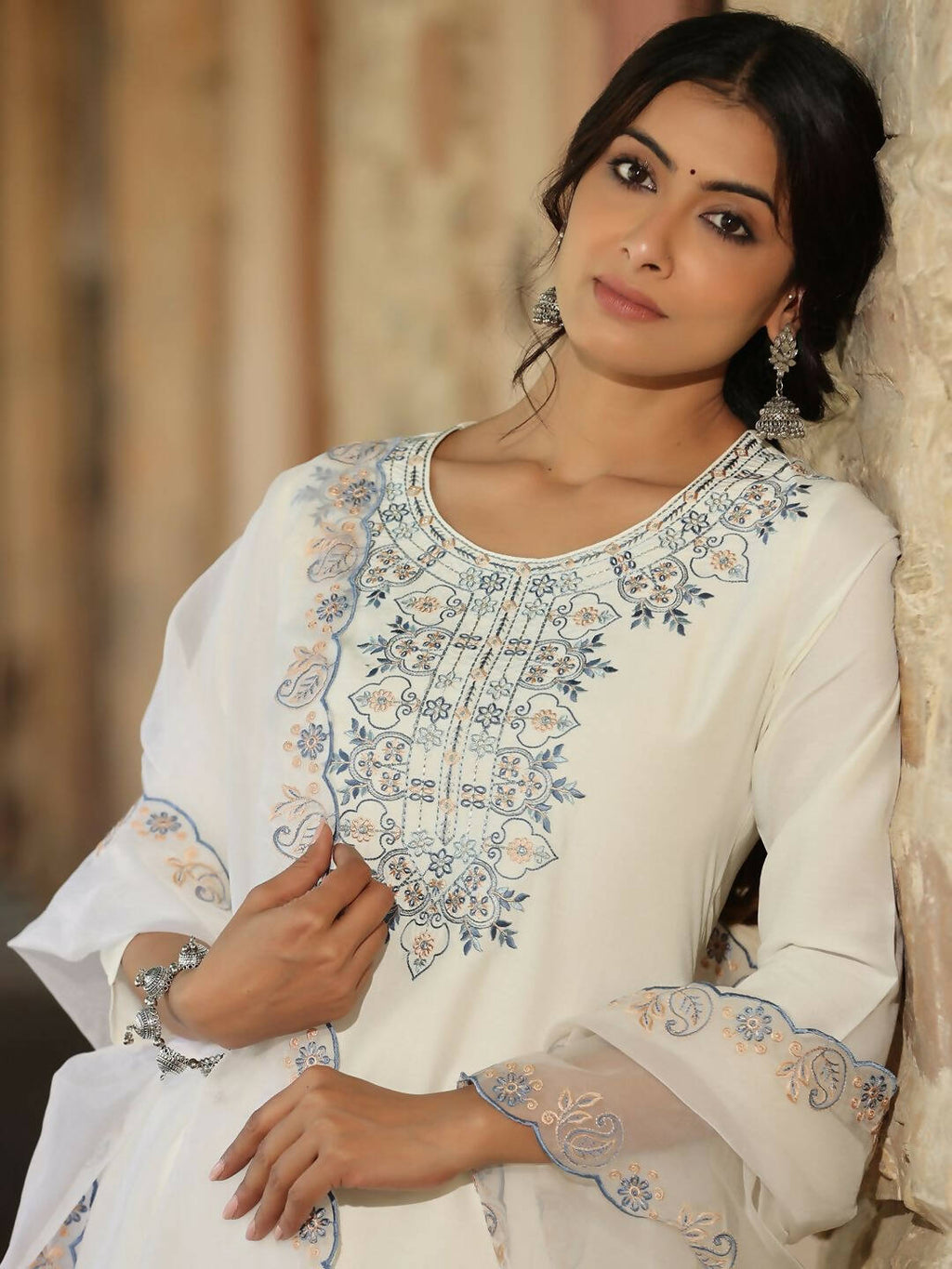Juniper Women's White Chinnon Solid Embroidered Kurta Set