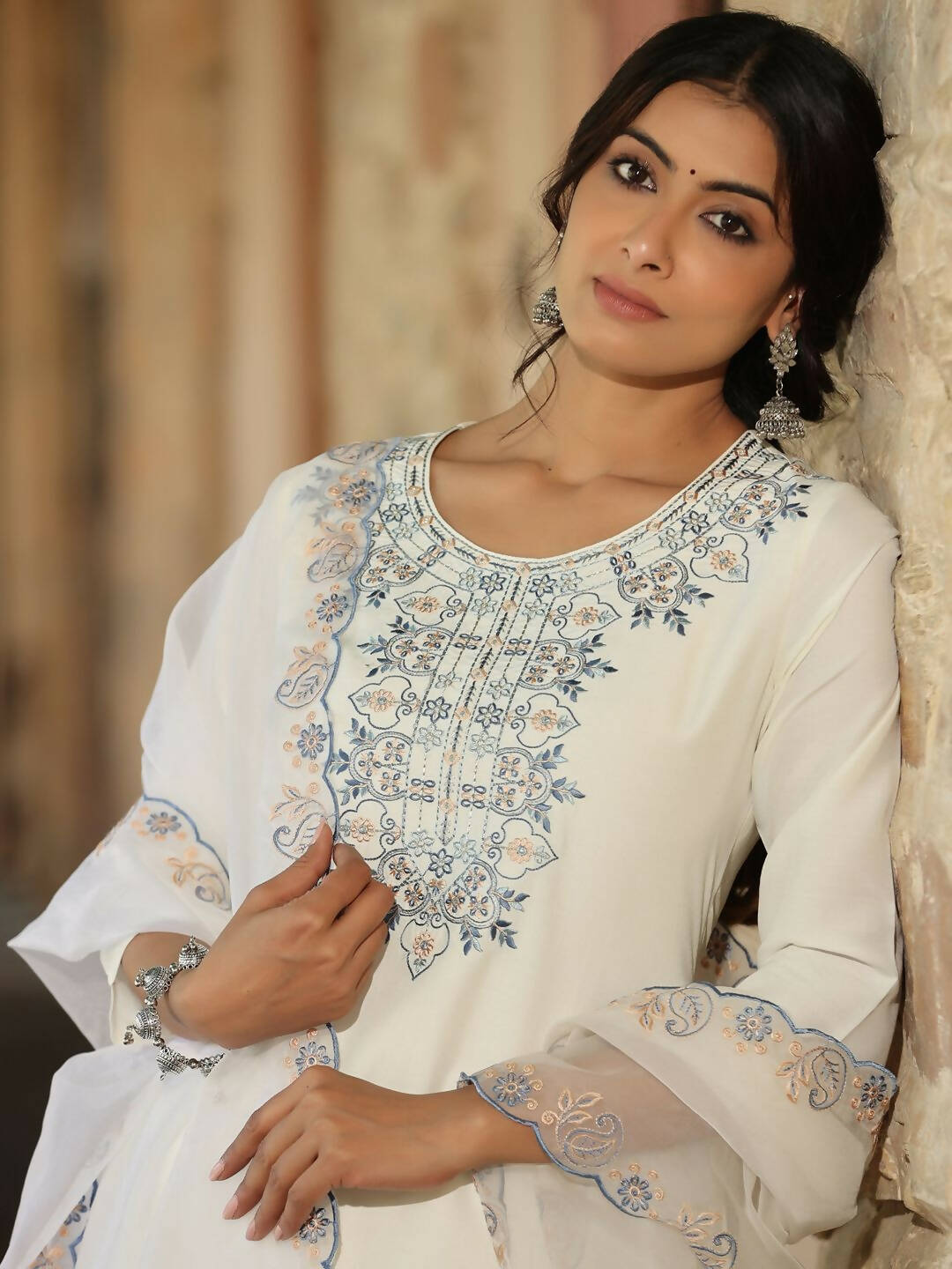 Juniper Women's White Chinnon Solid Embroidered Kurta Set