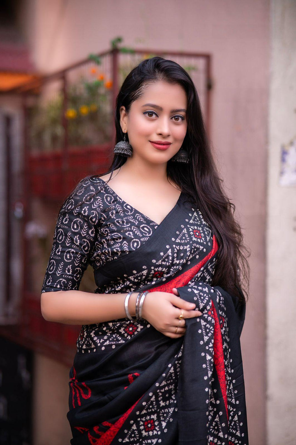 Black Silk Blend Ethnic Motifs Saree with Unstitched Blouse - Hiral Fashion