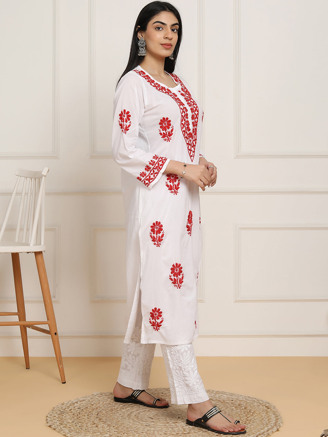 HOUSE OF KARI Women Floral Embroidered Regular Chikankari Pure Cotton Kurta with Trousers