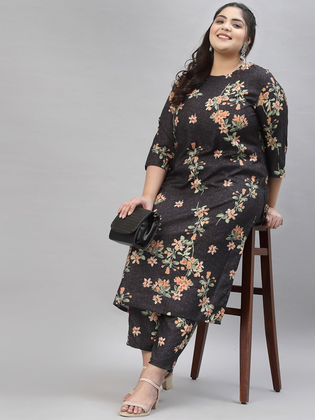 Sztori Plus Size Black Floral Printed Round Neck Straight Kurta with Trousers