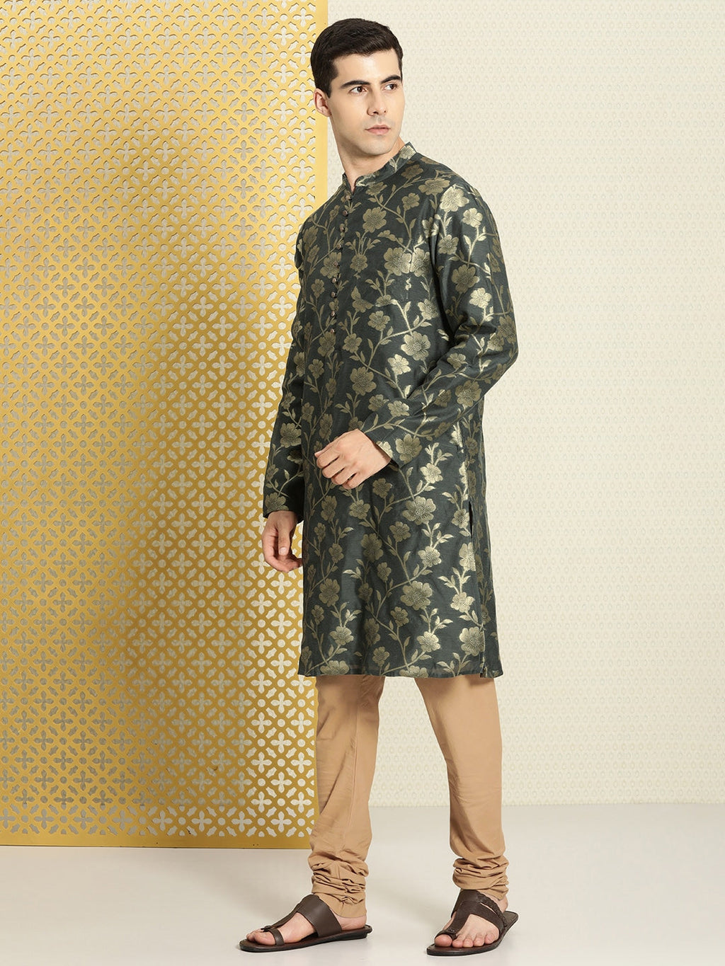 House of Pataudi Men Jashn Floral Zari Work Kurta with Churidar