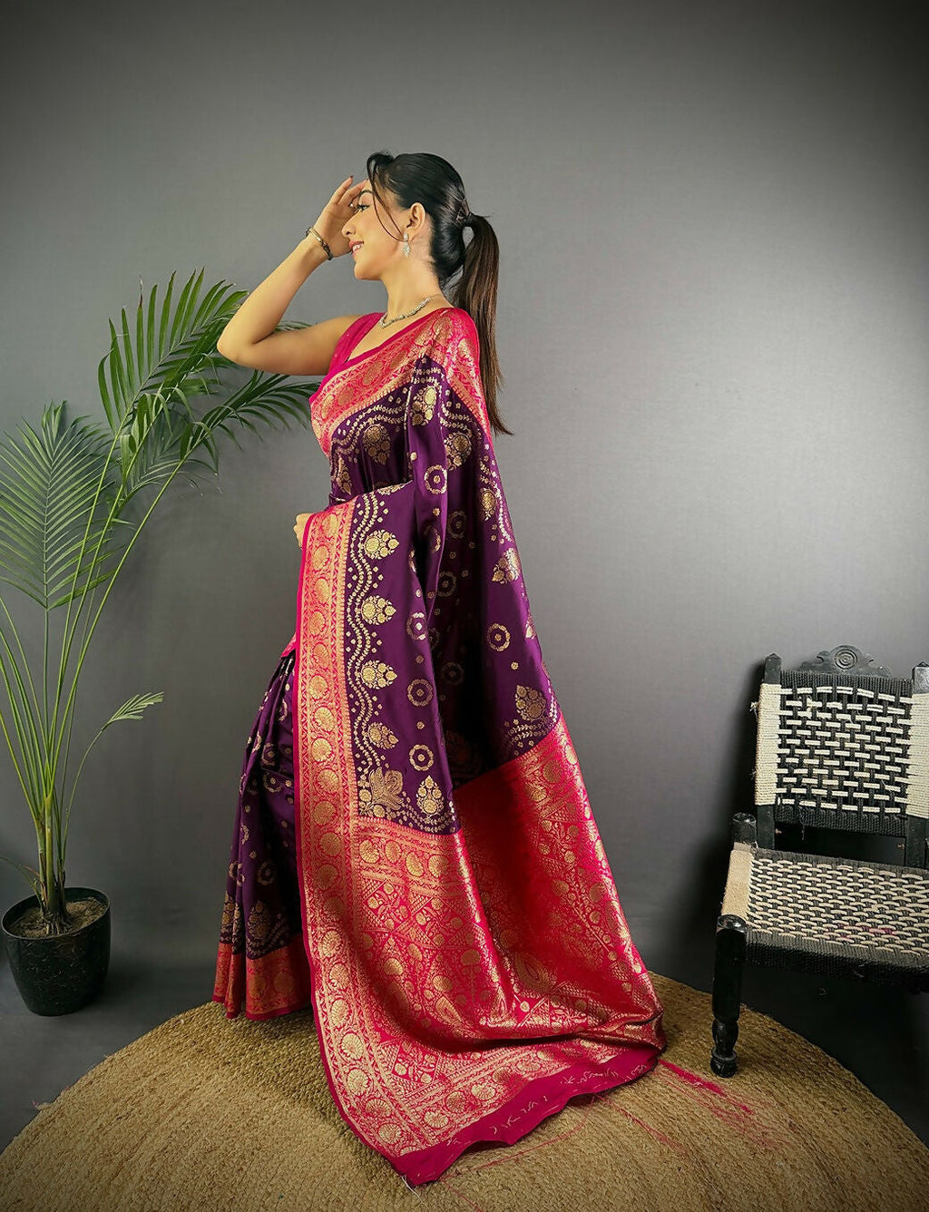 Joban Fashion Magenta Butti Banarasi Silk Sarees