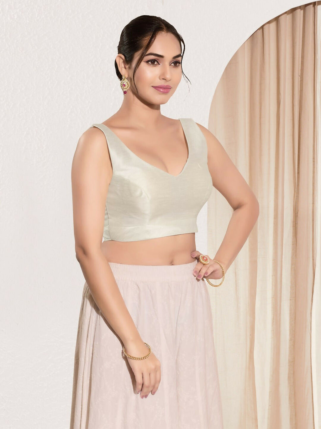 Joban Fashion Off White Mulberry Silk Padded Blouse With Round Neck Sleeveless