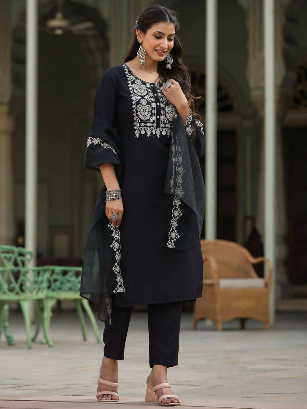 Juniper Women's Black Chinnon Solid Embroidered Kurta Set