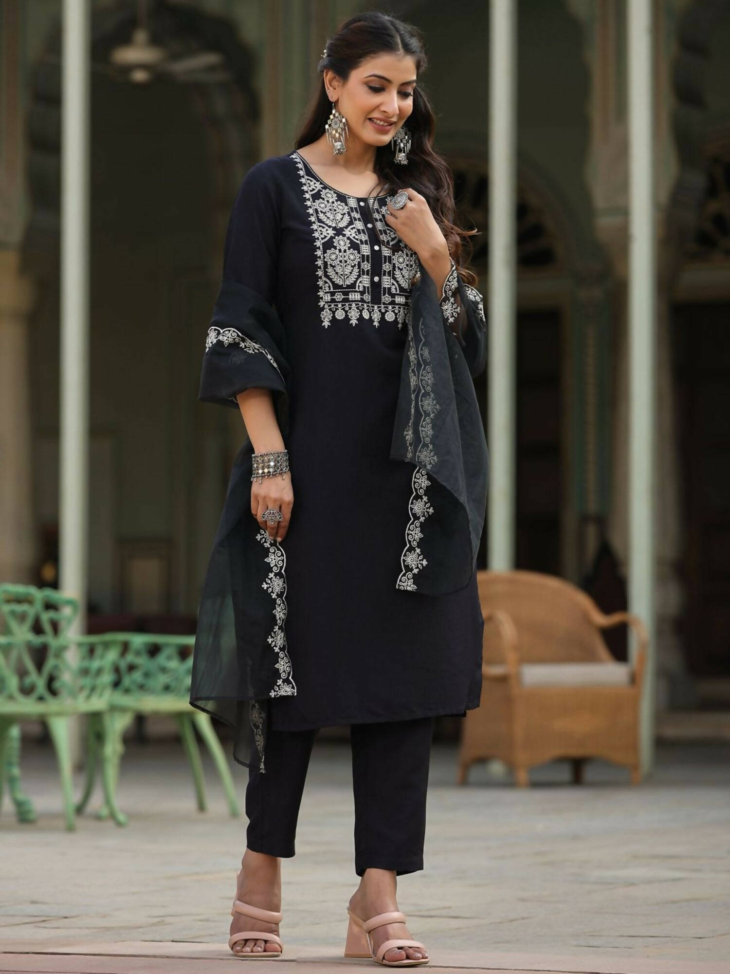 Juniper Women's Black Chinnon Solid Embroidered Kurta Set